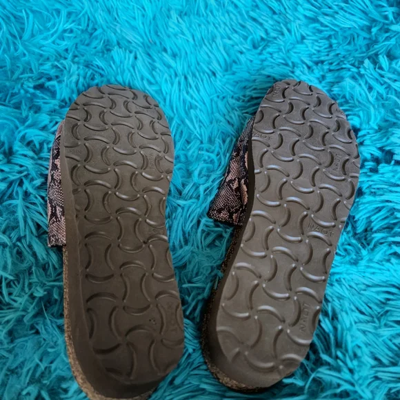 Naot sandals - Picture 7 of 8